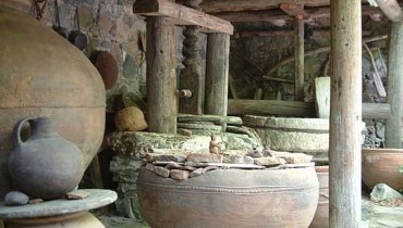 fini pottery