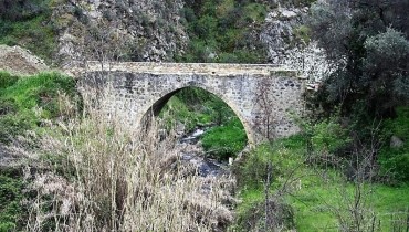 Kato Mylos Bridge - Oikou Kalopanayioti Venetian Bridge