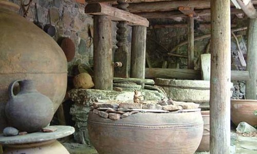 fini pottery