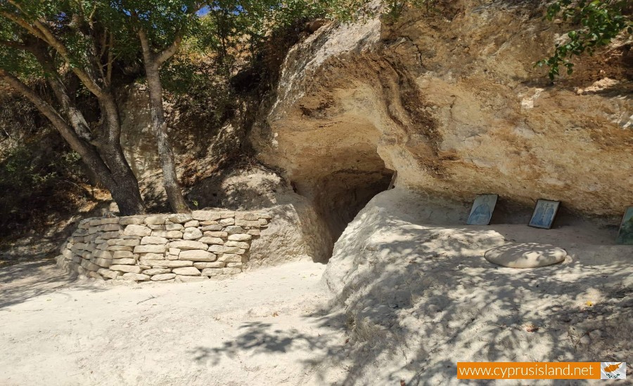 Ayios Kournoutas Cave