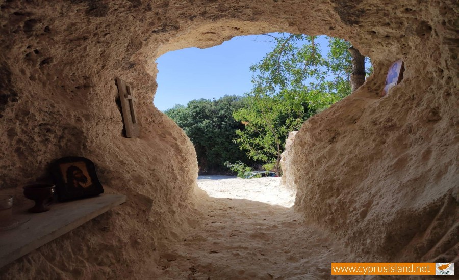 Ayios Kournoutas Cave