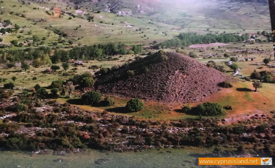 pyramid of salamiou