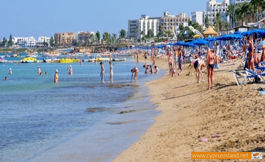 louma beach protaras