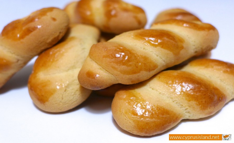 easter biscuits koulourakia